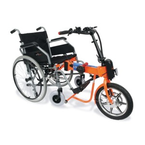 Sistema de impulso auxiliar TRIOWAY by ATALA®, elétrico, pode ser acoplado à cadeira de rodas REHA COMFORT (incluída), bateria de lítio embutida na estrutura, guia com controles de direção e velocidade, com sistema de en