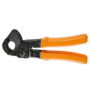 Ratcheting cable cutter for multiplying applied force and reducing effort