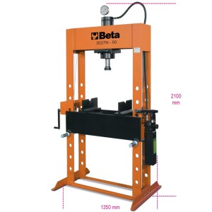Hydraulic press with moving piston and hoist