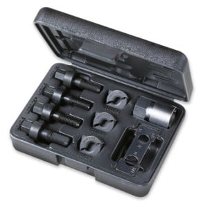 Tool assortment for repairing male and female threads, wheel fixing screws