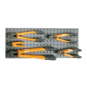 Assortment of 16 tools,  with hooks without panel