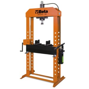Hydraulic press with moving piston and hoist