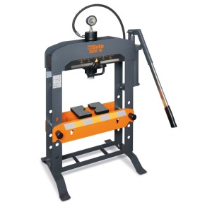Hydraulic bench press with moving piston