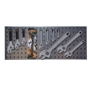 Assortment of 37 tools, with hooks without panel