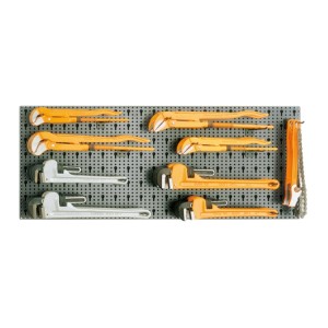 Assortment of 18 tools,  with hooks without panel