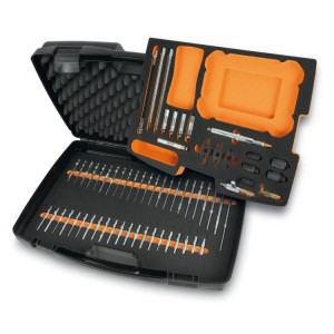 Coffret comprenant 1 jeu d'adaptateurs complet permettant de tester la compression des moteurs essence et diesel, à l'aide du compressiomètre 1464T ou 1464T/N.